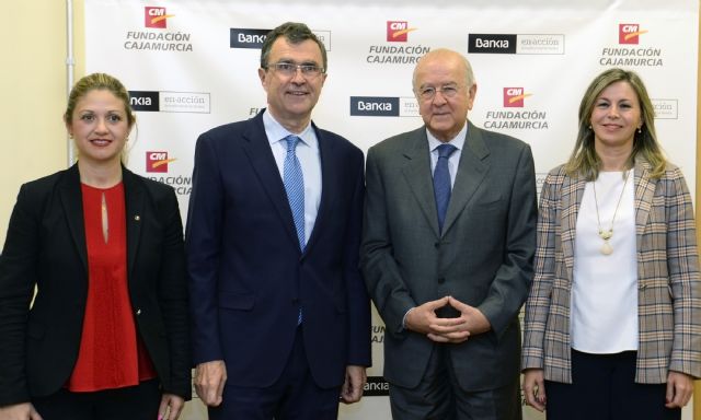 El Ayuntamiento, Bankia y la Fundación CajaMurcia renuevan su compromiso con 32.000 mayores murcianos - 2, Foto 2