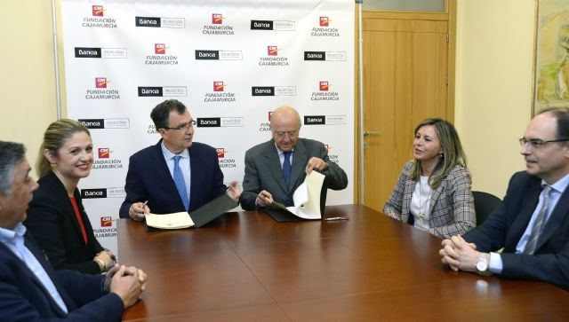 El Ayuntamiento, Bankia y la Fundación CajaMurcia renuevan su compromiso con 32.000 mayores murcianos - 3, Foto 3
