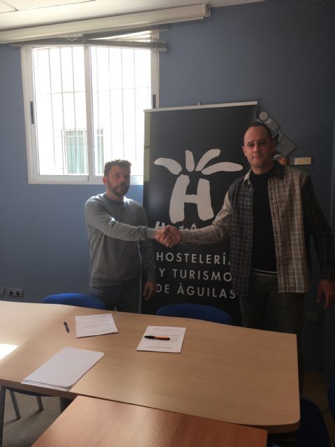 Firma de convenio de colaboración entre Higiene Lasur y Hosteaguilas - 2, Foto 2