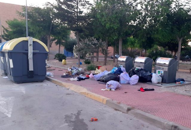 Refuerzo del control municipal de depósitos de basura fuera de los contenedores - 1, Foto 1