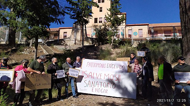 Un grupo de amigos del sanatorio de Sierra Espuña se han reunido con el objetivo de reclamar medidas urgentes para rehabilitar el edificio - 3, Foto 3