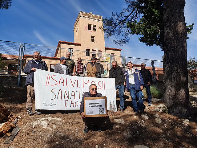Un grupo de amigos del sanatorio de Sierra Espuña se han reunido con el objetivo de reclamar medidas urgentes para rehabilitar el edificio, Foto 4