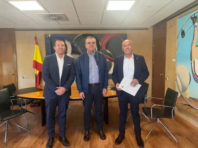 El alcalde de Mula busca financiación en el Consejo Superior de Deportes para construir una pista de atletismo y remodelar el Pabellón Municipal - 1, Foto 1