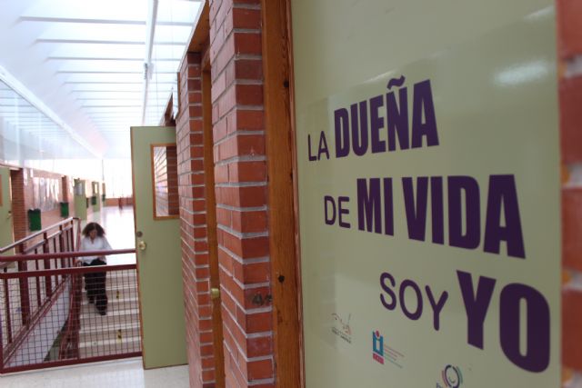 Inaugurada la campaña de sensibilización '¡Qué no te apriete el amor, no es tu talla!; '¡El amor deja huella no crees cicatrices!' en el IES Rambla de Nogalte de Puerto Lumbreras - 1, Foto 1