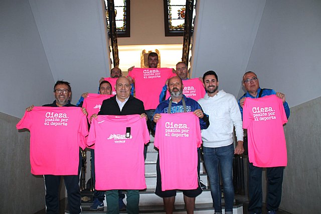 El alcalde desea suerte al CDU Ciezaps antes de su marcha al campeonato de España de fútbol sala adaptado - 1, Foto 1