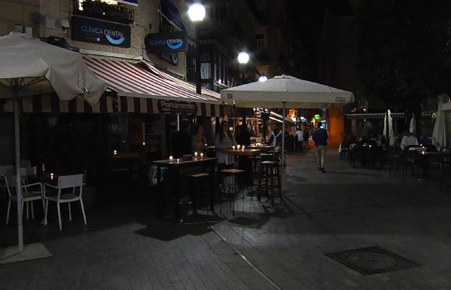 Hosteleros apagan sus establecimientos para protestar por el encarecimiento de la luz y el gas, Foto 2