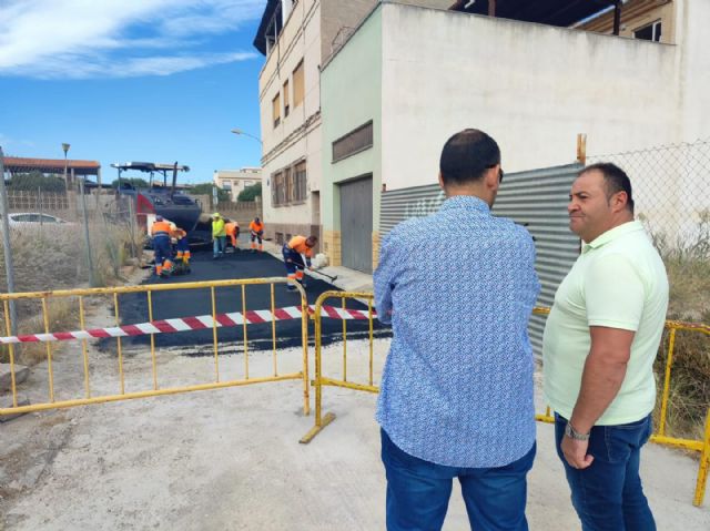 Pavimentados más de 20.000 metros cuadrados en la localidad para mejorar el firme y seguridad vial - 1, Foto 1