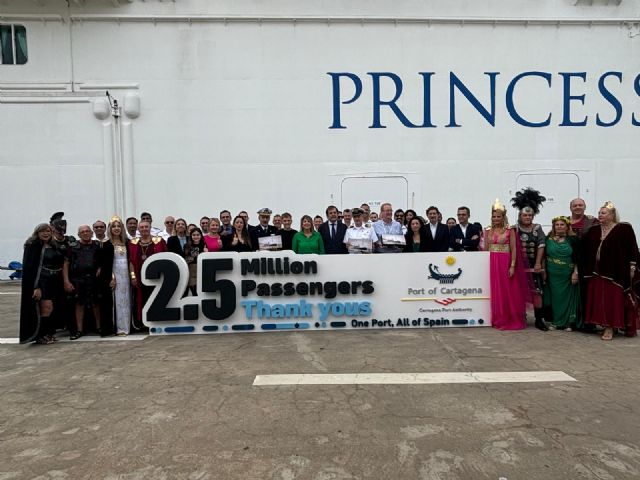 El Puerto de Cartagena da la bienvenida al crucerista número 2,5 millones del siglo XXI - 1, Foto 1