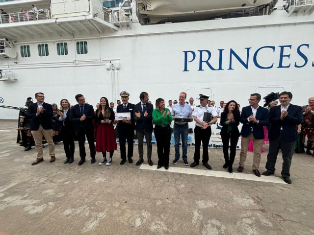 El Puerto de Cartagena da la bienvenida al crucerista número 2,5 millones del siglo XXI - 2, Foto 2