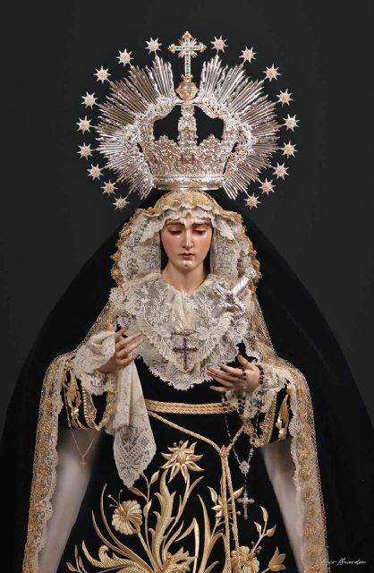 Negro de terciopelo y oro de fe, así luce la Virgen de las Angustias en noviembre en Alcalá del Río - 3, Foto 3