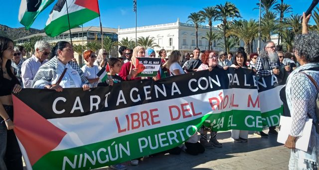 IU-Verdes se suma a la protesta Ningún puerto para el genocidio en Cartagena para exigir el bloqueo del buque Chemical Master, tras la denuncia de IU ayer ante la Audiencia Nacional - 1, Foto 1