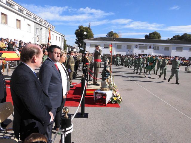El alcalde de Alcantarilla, Joaquín Buendía, asiste a los actos de la Patrona del Arma de Infantería, en el Regimiento Zaragoza 5 de Paracaidistas - 1, Foto 1