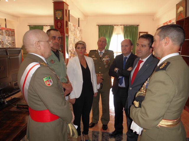 El alcalde de Alcantarilla, Joaquín Buendía, asiste a los actos de la Patrona del Arma de Infantería, en el Regimiento Zaragoza 5 de Paracaidistas - 4, Foto 4