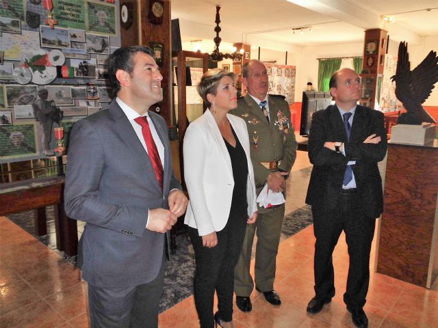 El alcalde de Alcantarilla, Joaquín Buendía, asiste a los actos de la Patrona del Arma de Infantería, en el Regimiento Zaragoza 5 de Paracaidistas - 5, Foto 5
