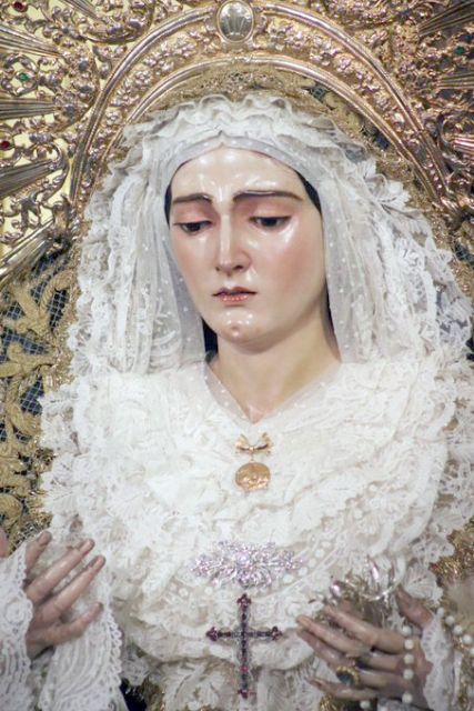 La Virgen de las Angustias de Alcalá del Río se viste de celeste en la festividad de la Inmaculada - 1, Foto 1