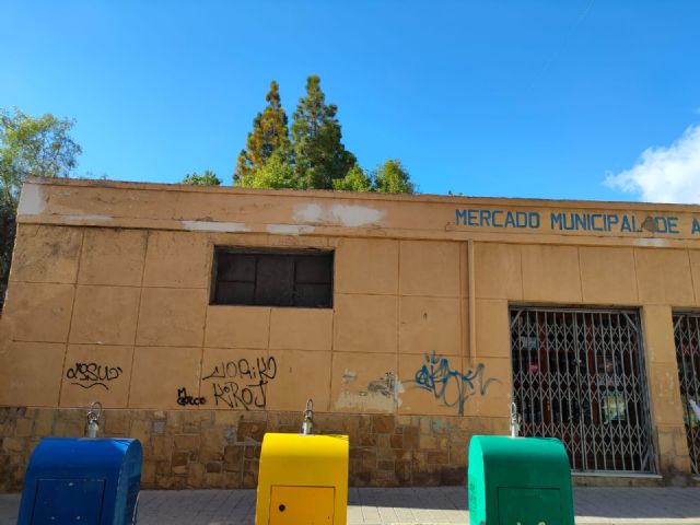 VOX propone mejorar el impacto visual de diferentes zonas de Cieza con la limpieza de grafitis - 1, Foto 1