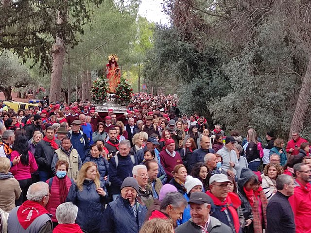 Cerca de 10.000 personas acompañan la imagen de Santa Eulalia en su tradicional romería de bajada a Totana tras dos años sin romería por la pandemia, Foto 6