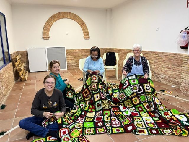 Un árbol de Navidad único decora la Plaza Real de la Feria de Los Alcázares - 1, Foto 1