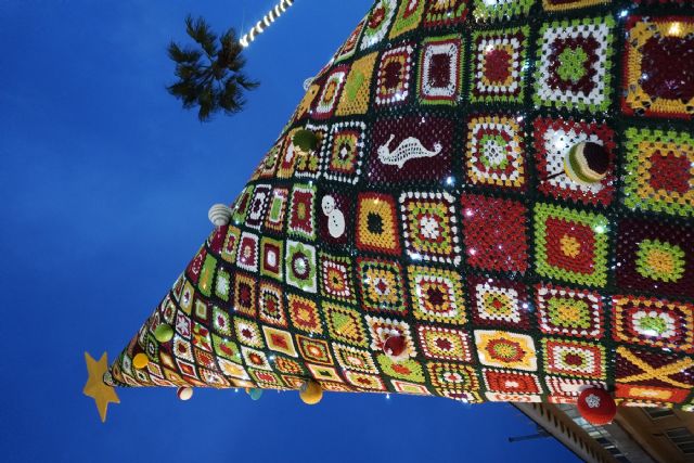Un árbol de Navidad único decora la Plaza Real de la Feria de Los Alcázares - 5, Foto 5