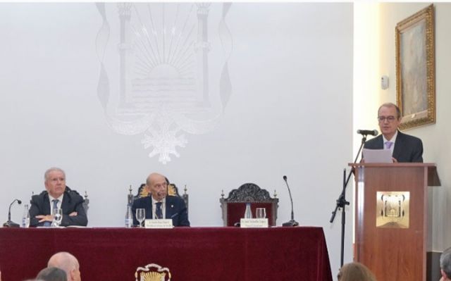 Cultura. Sevilla. El Catedrático Manuel Ángel Vázquez Medel fue el encargado de impartir la conferencia, bajo el título “Hacia el centenario del 27: propuestas y replanteamientos” - 1, Foto 1