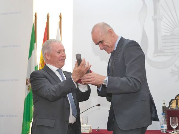 Cultura. Sevilla. El Catedrático Manuel Ángel Vázquez Medel fue el encargado de impartir la conferencia, bajo el título “Hacia el centenario del 27: propuestas y replanteamientos” - 4, Foto 4
