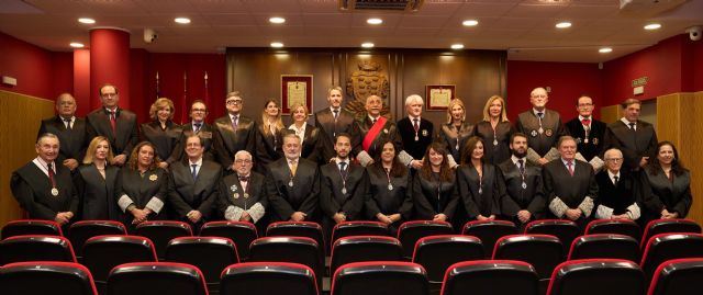 Francisco Martínez-Escribano, exdecano de ICAMUR, ha recibido la Gran Cruz al Mérito de la Abogacía de España de manos del presidente del Consejo General, Salvador González Marín - 2, Foto 2