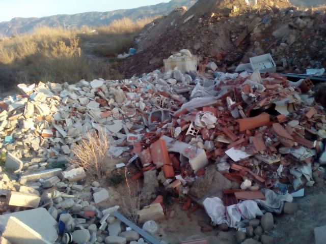 Cambiemos Murcia denuncia que la escombrera ilegal de San Ginés continúa recibiendo gran cantidad de residuos - 1, Foto 1