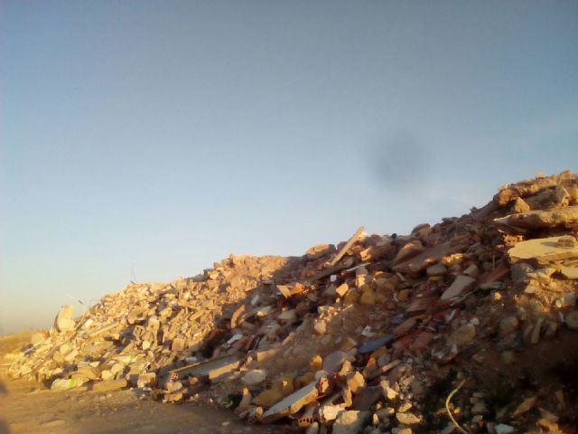 Cambiemos Murcia denuncia que la escombrera ilegal de San Ginés continúa recibiendo gran cantidad de residuos - 3, Foto 3