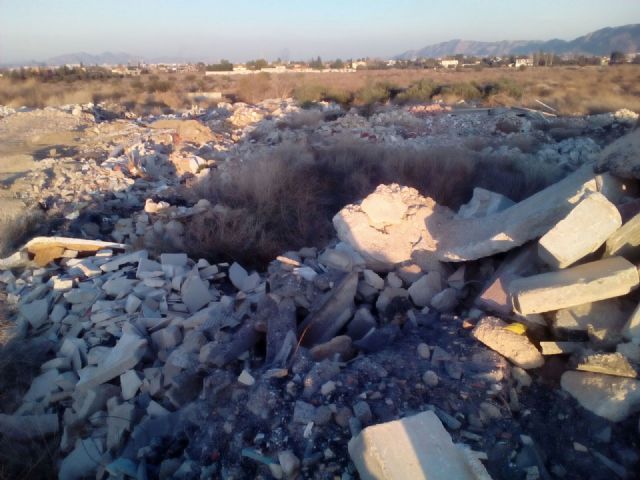 Cambiemos Murcia denuncia que la escombrera ilegal de San Ginés continúa recibiendo gran cantidad de residuos - 5, Foto 5