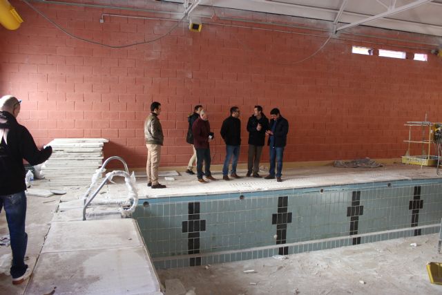 Las obras de acondicionamiento de la piscina climatizada estarán terminadas a finales de enero - 1, Foto 1