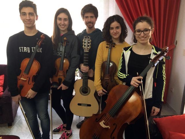 Ramón Vergara estrena en Caravaca el quinteto para guitarra y cuerdas 'Baladas del Decamerón Negro', del compositor cubano Leo Brouwer - 1, Foto 1