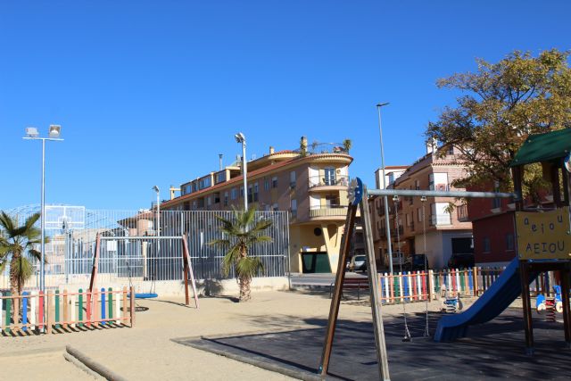 Los juegos infantiles de la avenida Ronda Poniente ya cuentan con iluminación - 1, Foto 1