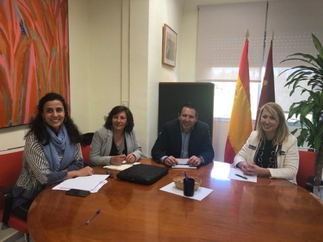 El Alcalde y la Concejala de Política Social mantiene una reunión con la Directora del Instituto Murciano de Acción Social - 1, Foto 1