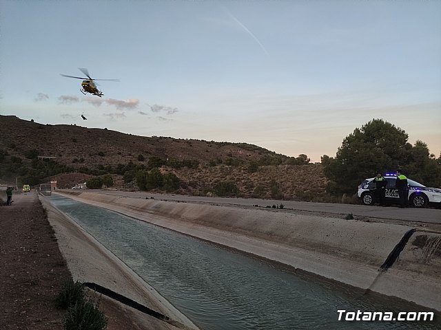 Rescatan a un ciclista tras caer a un barranco junto al Trasvase, Foto 6