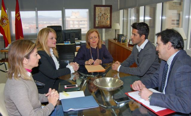 La consejera de Educación y Universidades se reúne con la alcaldesa de Mazarrón - 1, Foto 1