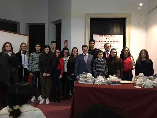 El Alcalde de Lorca felicita a los ganadores del 9° Certamen de Narración para Educación Secundaria Premio Ángeles Pascual - 1, Foto 1