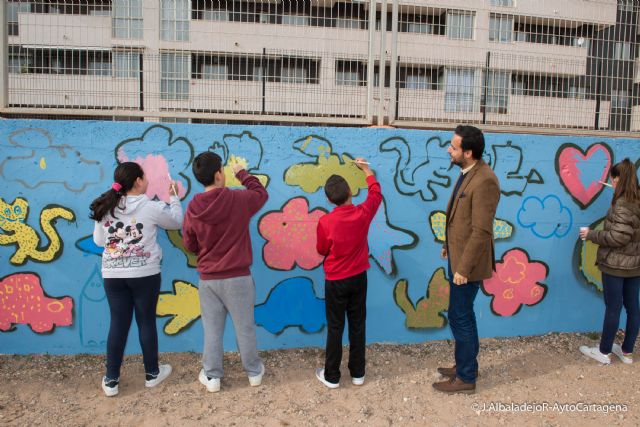 Los colegios de Cartagena pintan sus fachadas y replantan sus patios de recreo - 1, Foto 1