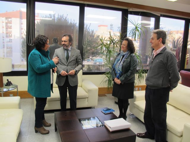 El consejero de Fomento e Infraestructuras se reúne con la alcaldesa de Pliego - 1, Foto 1