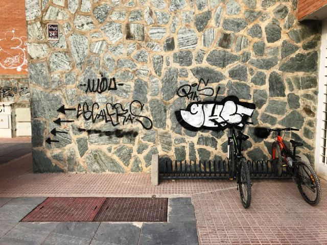 La Policía Local de Caravaca identifica a los supuestos autores de pintadas indiscriminadas en la vía pública - 4, Foto 4