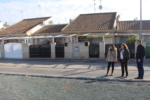 El Ayuntamiento habilita un aparcamiento disuasorio junto al IES Dos Mares - 1, Foto 1