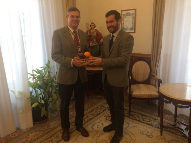 El Coronel del RAA73 recibe la medalla de Hermano de la Cofradía de San Ginés de la Jara. - 3, Foto 3