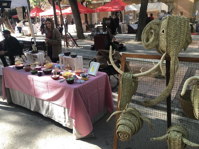 Decenas de personas visitan Vistabella para disfrutar del mercado creativo 'La Placica de los Patos' - 3, Foto 3