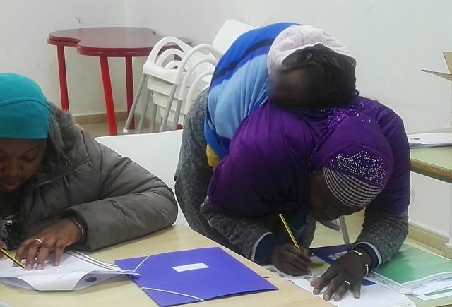 El barrio del Carmen sigue con sus actividades de español y alfabetización para inmigrantes, y de apoyo escolar - 3, Foto 3