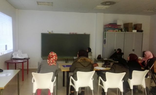 El barrio del Carmen sigue con sus actividades de español y alfabetización para inmigrantes, y de apoyo escolar - 5, Foto 5