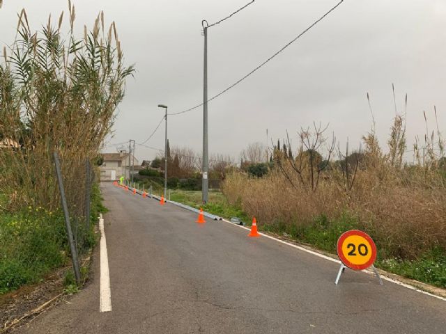 La instalación de elementos de protección incrementa la seguridad de distintas carreteras de Rincón de Beniscornia, Cobatillas y Cabezo de Torres - 1, Foto 1