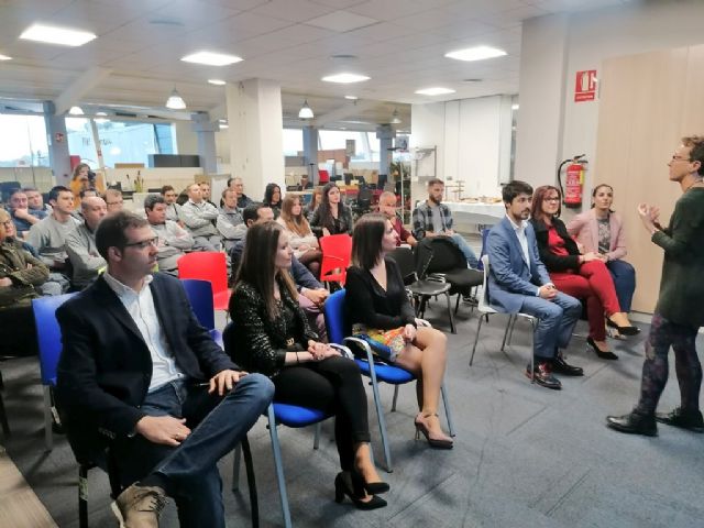 Un total de 65 empresas murcianas se suman a un programa de sensibilización contra la violencia de género - 2, Foto 2