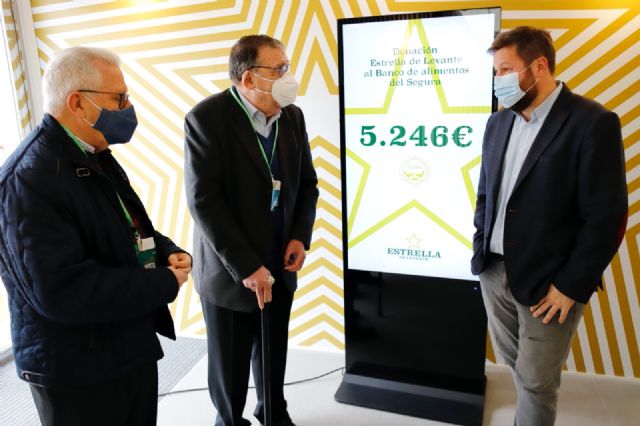 Estrella de Levante dona 5.246 euros de la Cerveza de Navidad del mercadillo de Murcia al Banco de Alimentos del Segura - 2, Foto 2