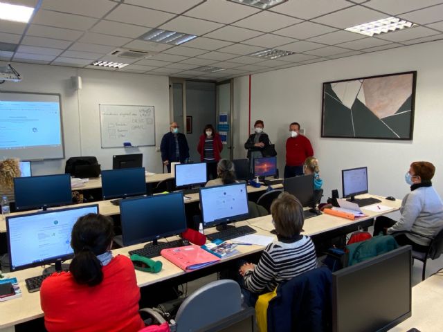 Diez alumnos realizan en Jumilla el dirigido a mayores de 45 años en desempleo de larga duración - 1, Foto 1