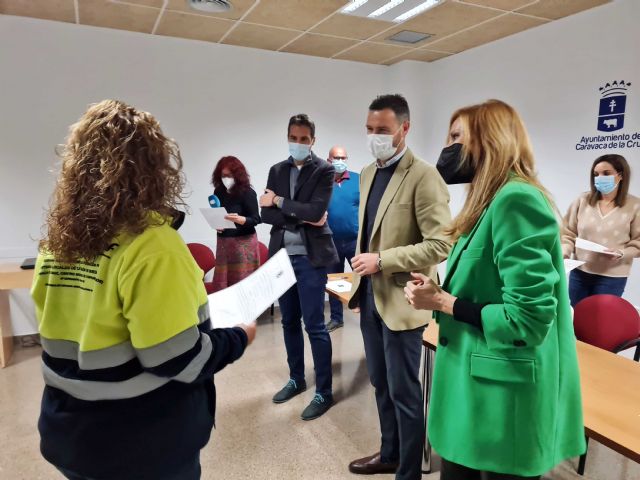 Los participantes en el programa de empleo especializado en limpieza, organizado el Ayuntamiento de Caravaca y el SEF, reciben el certificado de profesionalidad - 1, Foto 1