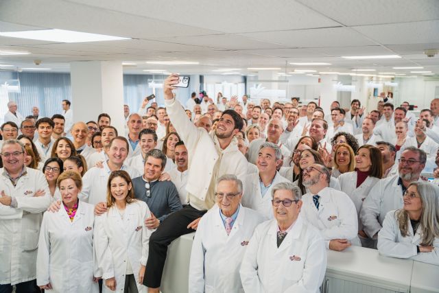 El embajador de la marca ELPOZO, el tenista Carlos Alcaraz, visita la sede central de la compaa en Alhama de Murcia, Foto 1